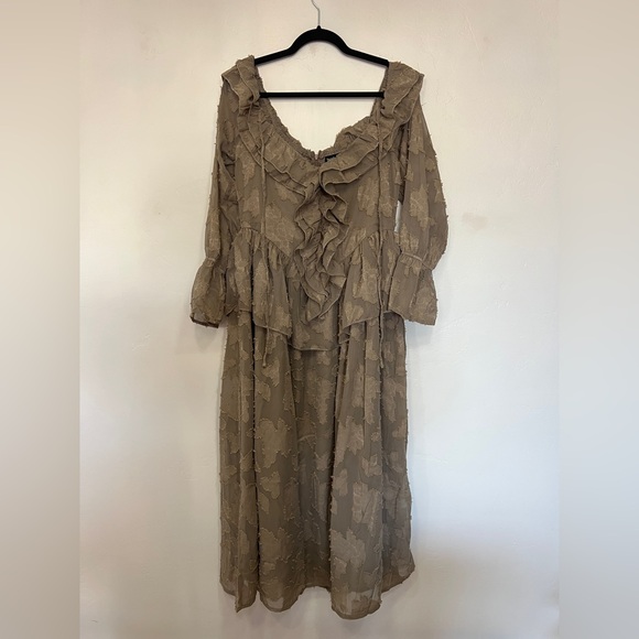 Textured Ruffle Front Midi Dress - Picture 2 of 4